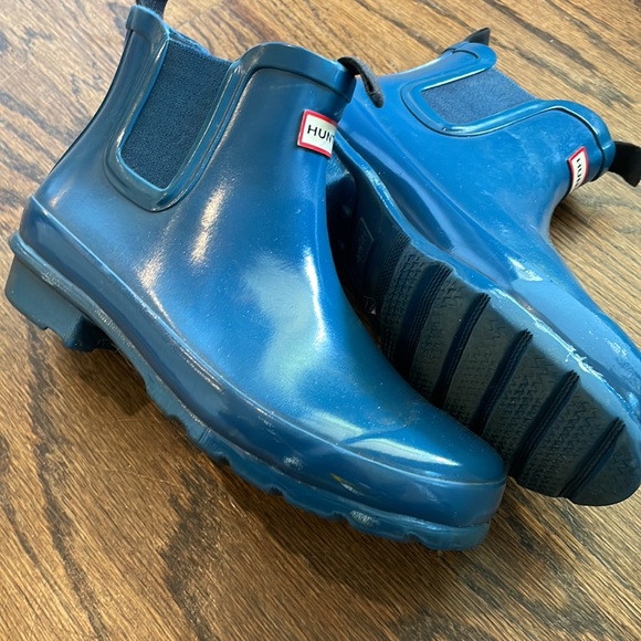 Blue Hunter ankle rain boots size 5 girl, 4 boy— more like 2-3 - Picture 4 of 13